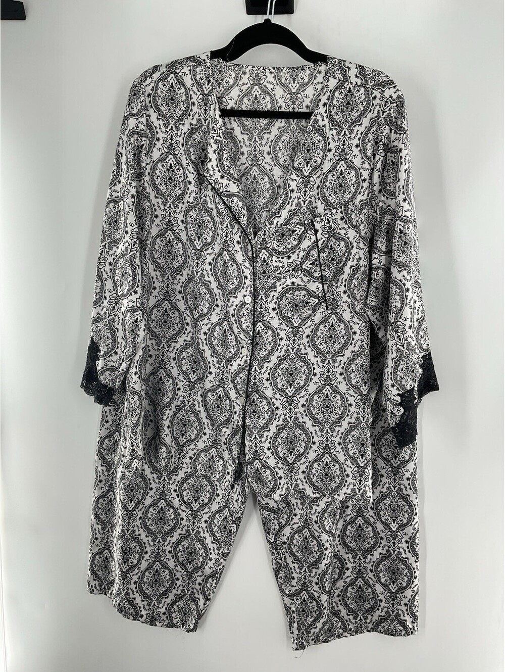 Unbranded Women’s 2X Paisley Black And White Satin Pajama Set 110